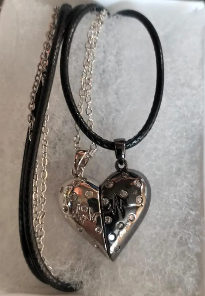 Imagen de Collar Corazón Partido con Imán | Accesorio de Moda