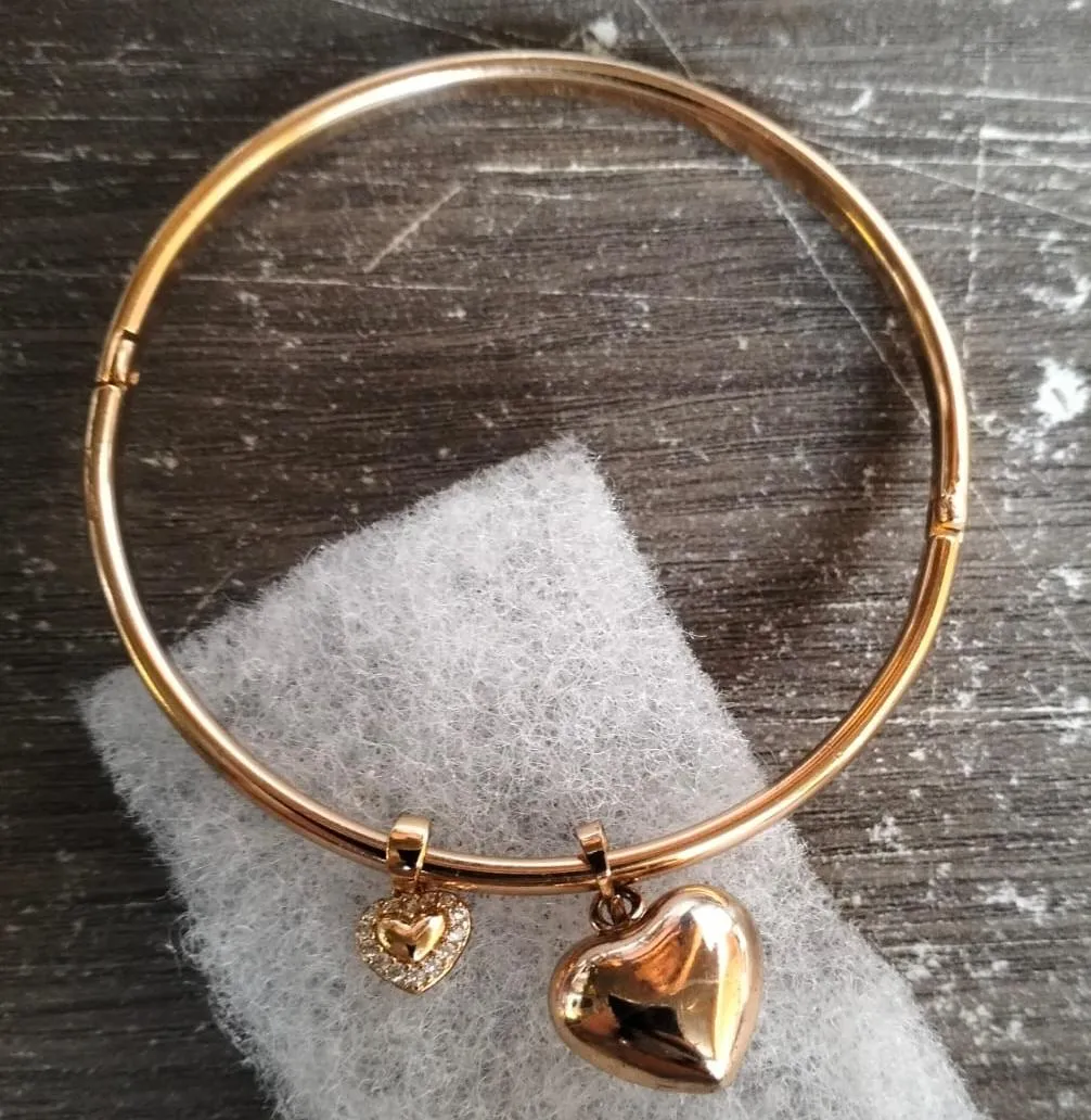 Imagen de Pulsera con Dije Corazones | Joyería de Amor Premium
