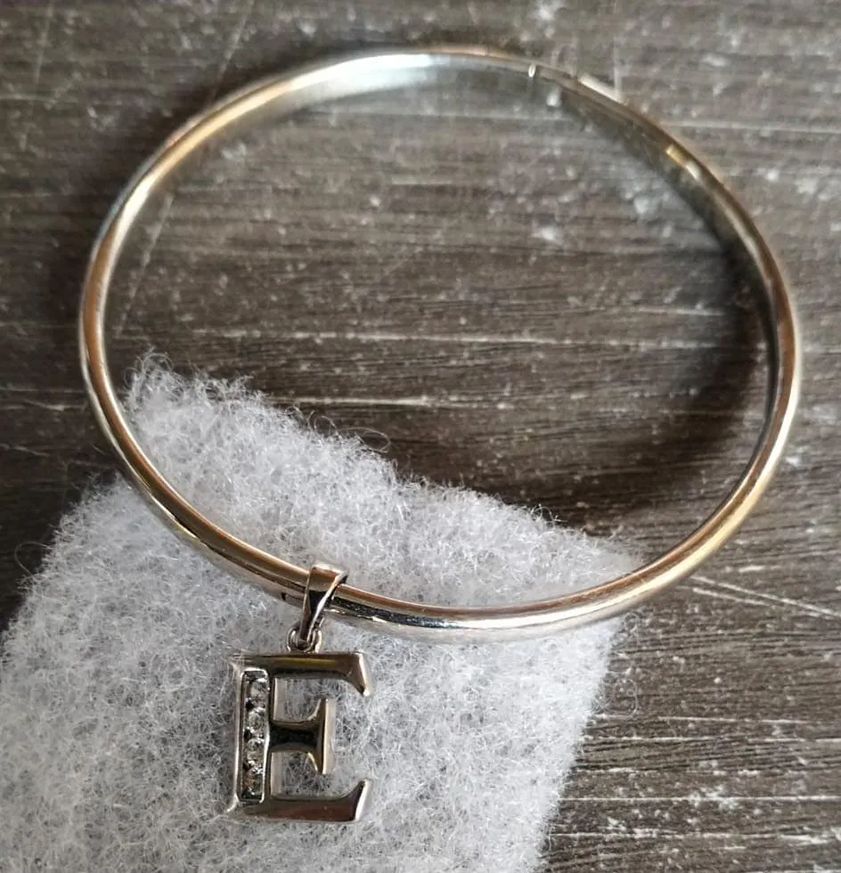 Imagen de Pulsera con Dijes Diversos | Joyería Elegante Premium