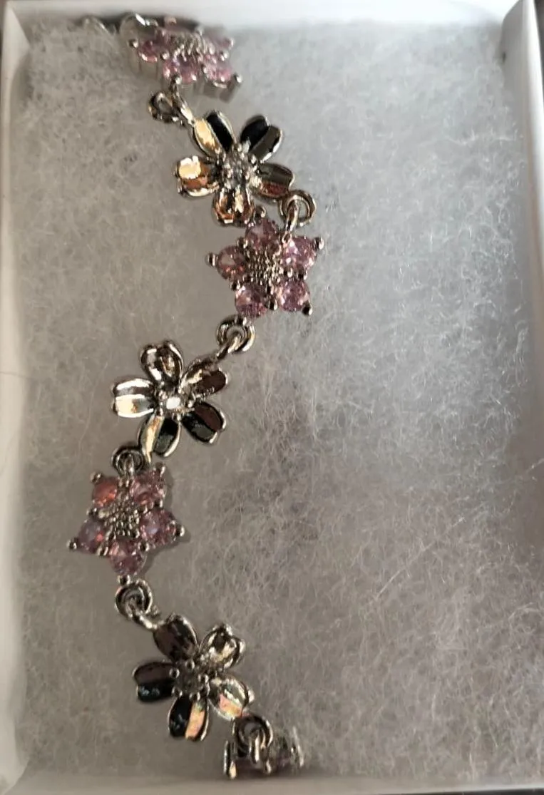 Imagen de Pulsera Flores con Piedras Decorativas | Diseño Único